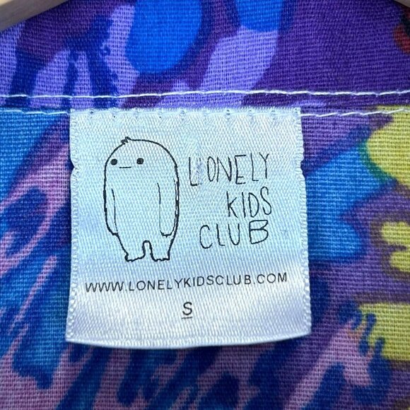 Goosebumps Shirt Mens Size Small Button Up Short Sleeve Allover Print Lonely Kid - Picture 3 of 4